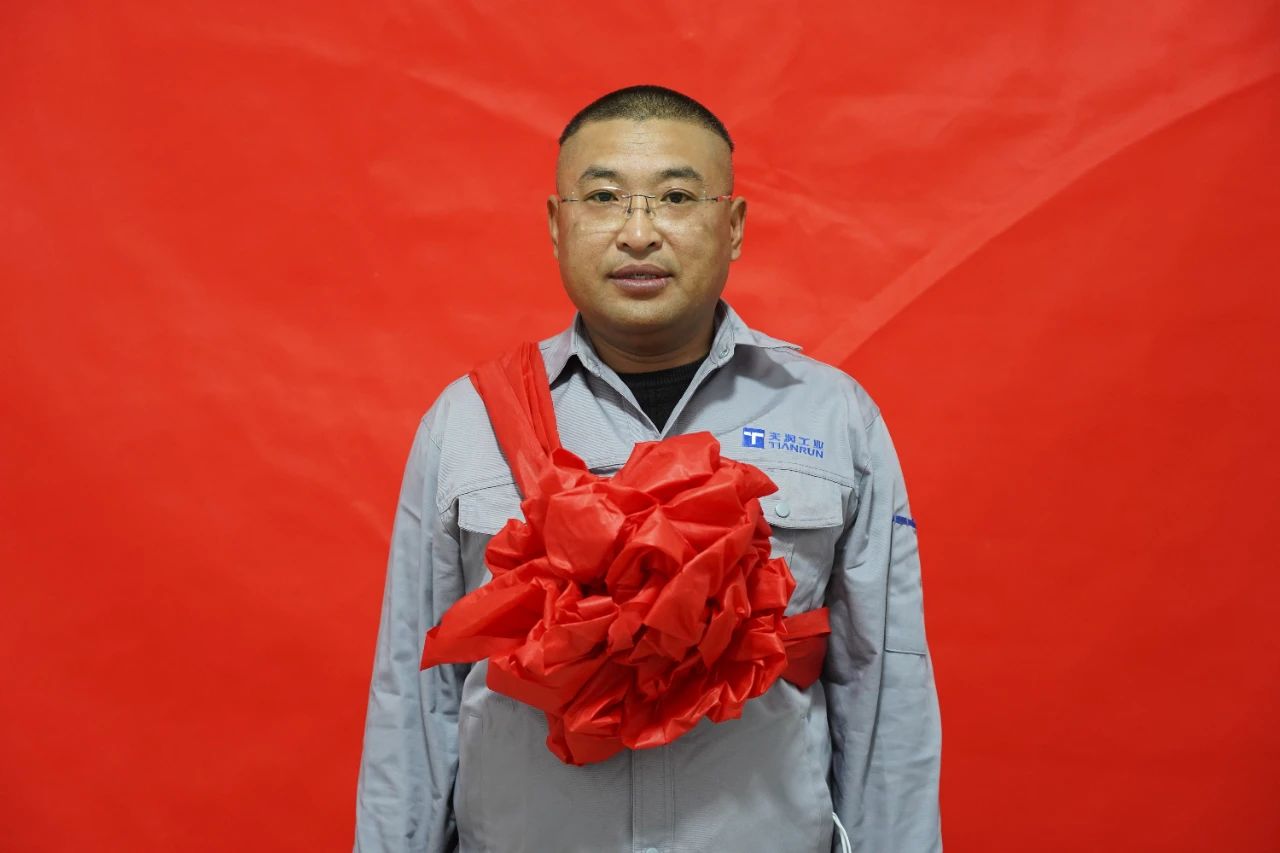 点赞 | 裴如海、孙志刚荣获第八届“威海市优异职工”称呼-万赢娱乐要闻-万赢娱乐