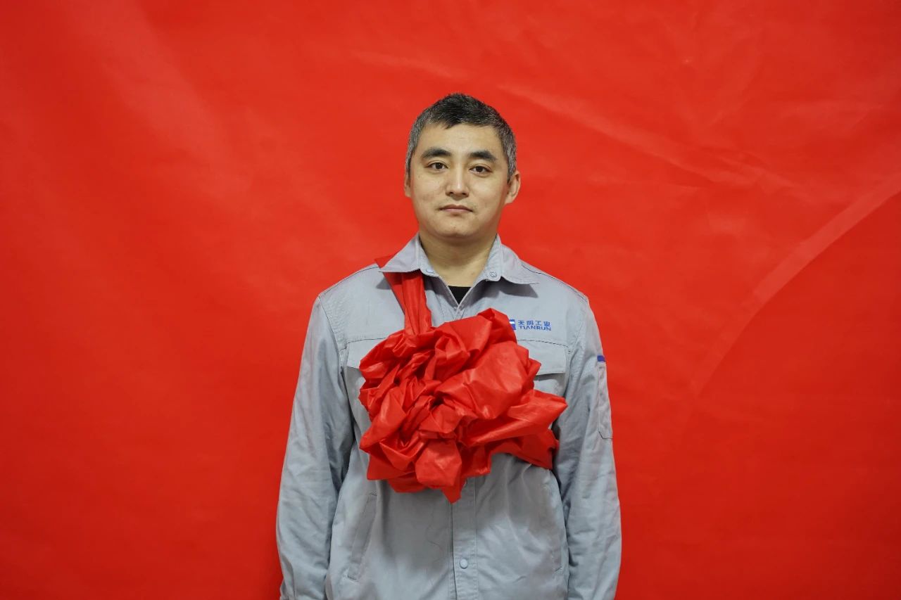 点赞 | 裴如海、孙志刚荣获第八届“威海市优异职工”称呼-万赢娱乐要闻-万赢娱乐
