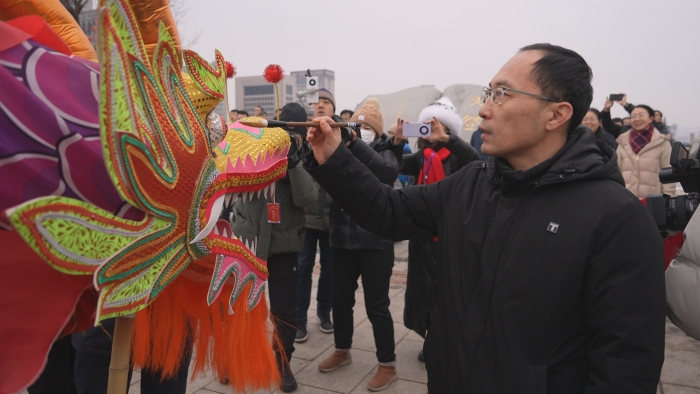 元宵佳节丨邢运波董事长为甲辰巨龙“点睛”-万赢娱乐要闻-万赢娱乐